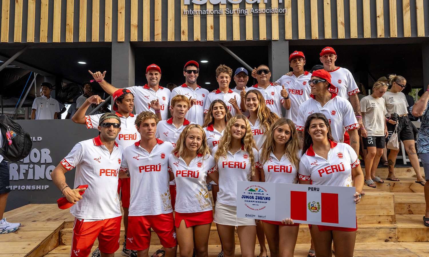 Perú a paso firme lidera el ranking junto a Australia y Brasil en el Mundial Junior de la ISA en El Salvador FENTA Perú